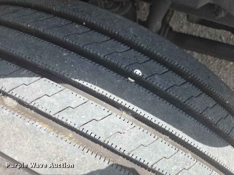 image for item YA1052 2015 Volvo VNL semi truck