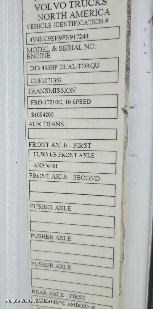 image for item YA1052 2015 Volvo VNL semi truck