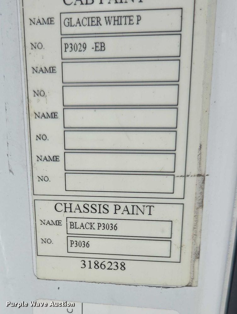 image for item YA1052 2015 Volvo VNL semi truck