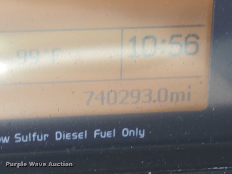 image for item YA1052 2015 Volvo VNL semi truck