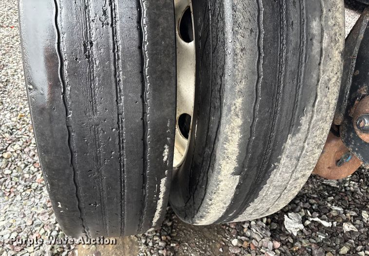 image for item YA1082 2017 Transcraft 544C flatbed trailer