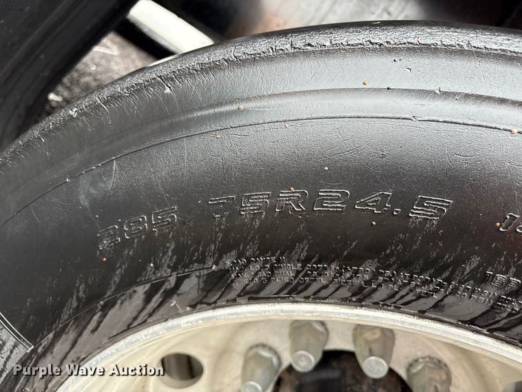 image for item YA1082 2017 Transcraft 544C flatbed trailer