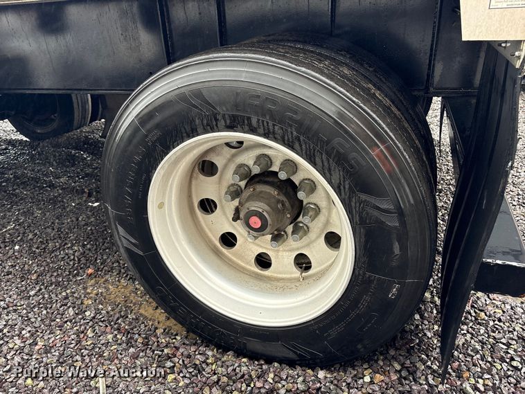 image for item YA1082 2017 Transcraft 544C flatbed trailer