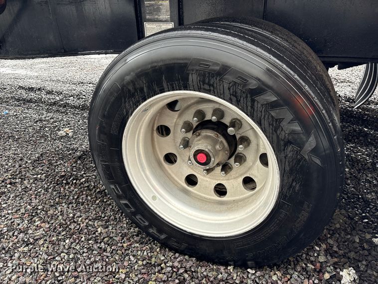 image for item YA1082 2017 Transcraft 544C flatbed trailer