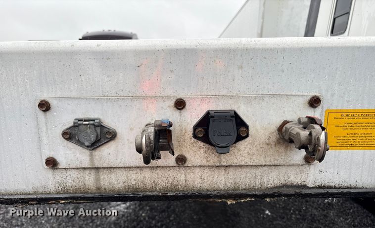 image for item YA1082 2017 Transcraft 544C flatbed trailer