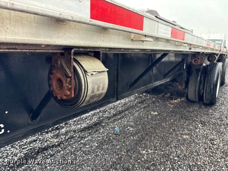 image for item YA1082 2017 Transcraft 544C flatbed trailer