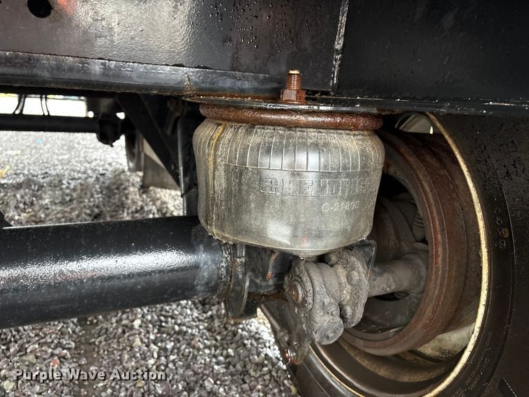 image for item YA1082 2017 Transcraft 544C flatbed trailer