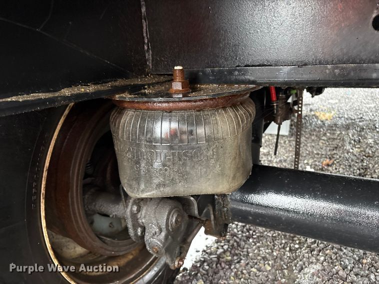 image for item YA1082 2017 Transcraft 544C flatbed trailer