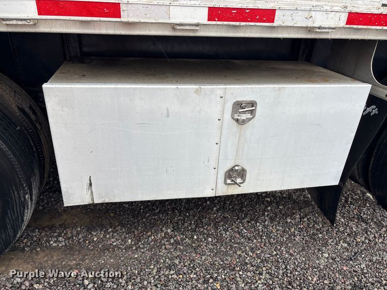 image for item YA1082 2017 Transcraft 544C flatbed trailer