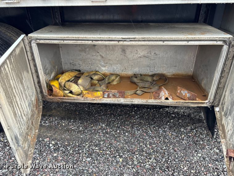 image for item YA1082 2017 Transcraft 544C flatbed trailer