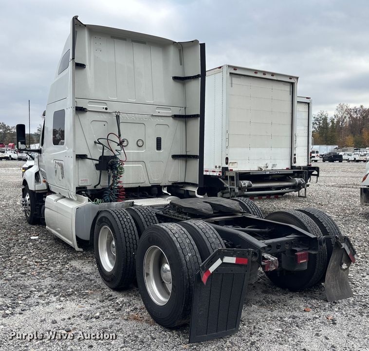 image for item YA1168 2019 International LT625 semi truck