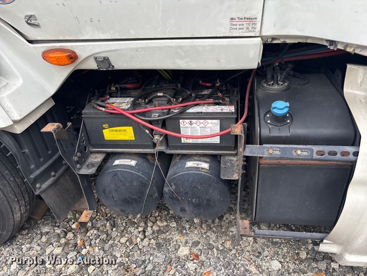 image for item YA1168 2019 International LT625 semi truck