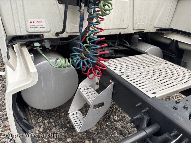 image for item YA1168 2019 International LT625 semi truck