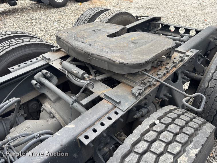 image for item YA1168 2019 International LT625 semi truck