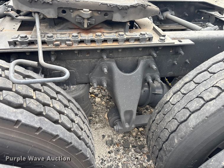 image for item YA1168 2019 International LT625 semi truck