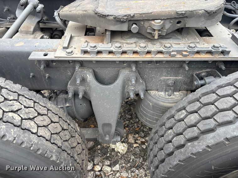 image for item YA1168 2019 International LT625 semi truck