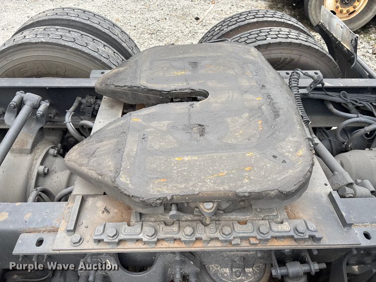 image for item YA1168 2019 International LT625 semi truck