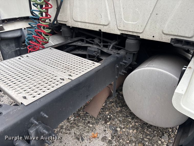 image for item YA1168 2019 International LT625 semi truck