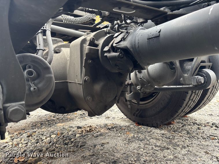 image for item YA1168 2019 International LT625 semi truck