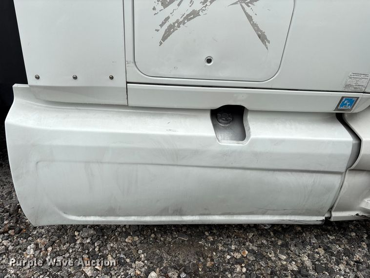 image for item YA1168 2019 International LT625 semi truck