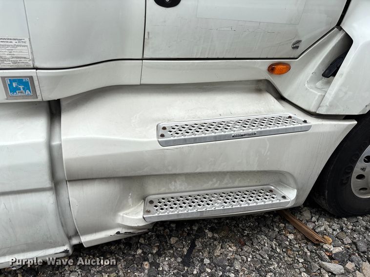 image for item YA1168 2019 International LT625 semi truck