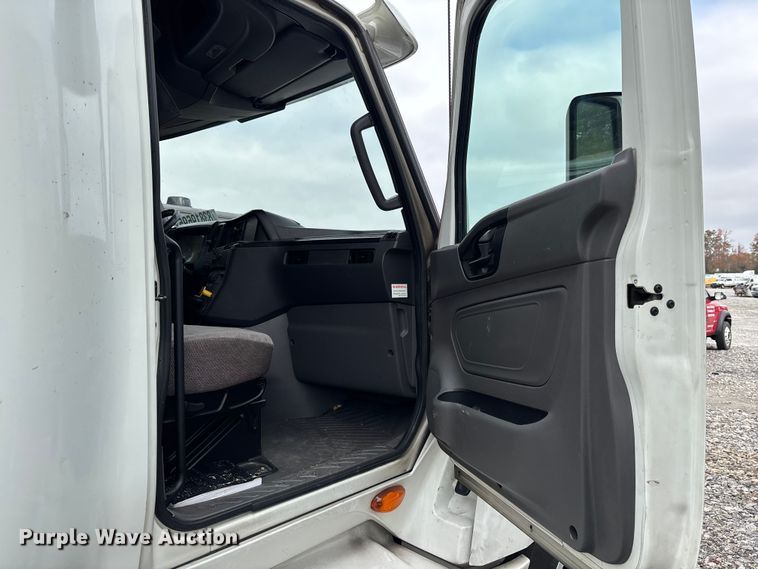 image for item YA1168 2019 International LT625 semi truck