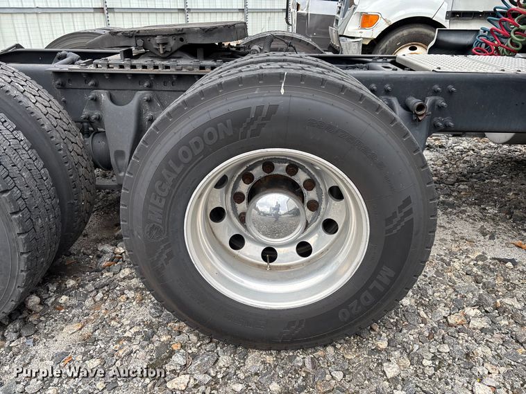 image for item YA1168 2019 International LT625 semi truck