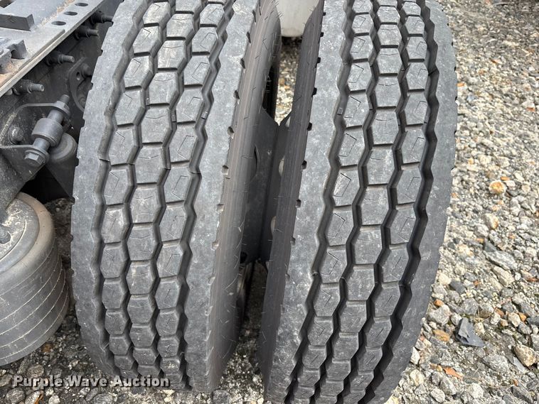 image for item YA1168 2019 International LT625 semi truck