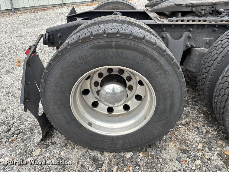 image for item YA1168 2019 International LT625 semi truck