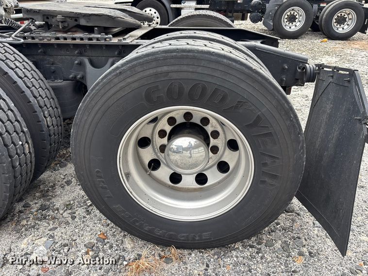 image for item YA1168 2019 International LT625 semi truck