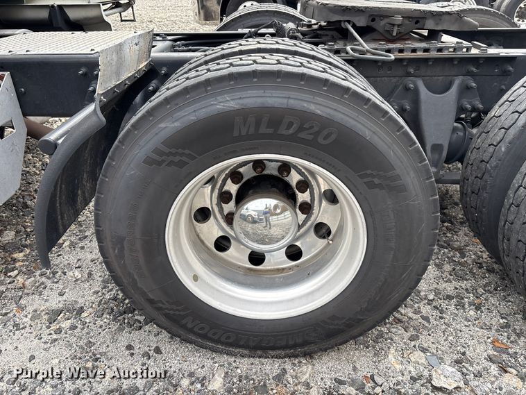 image for item YA1168 2019 International LT625 semi truck