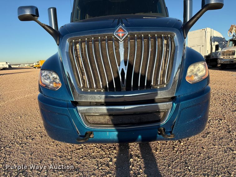 image for item YA1177 2019 International LT625 semi truck