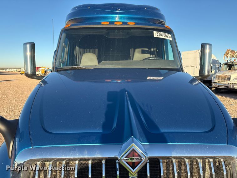 image for item YA1177 2019 International LT625 semi truck