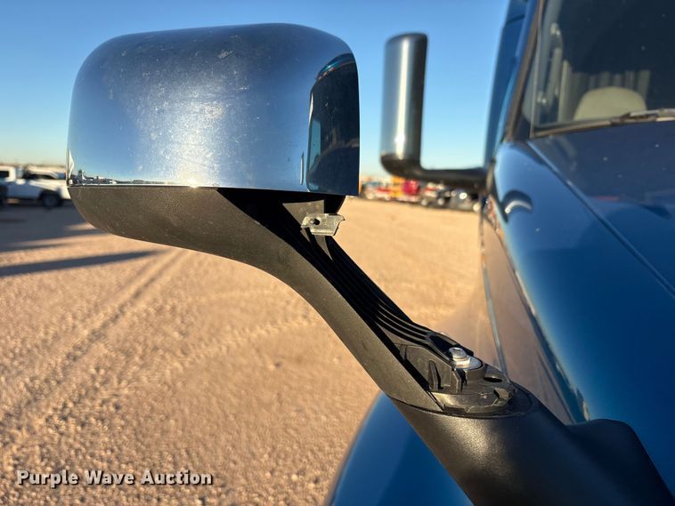 image for item YA1177 2019 International LT625 semi truck