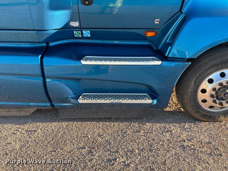 image for item YA1177 2019 International LT625 semi truck