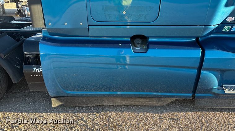 image for item YA1177 2019 International LT625 semi truck