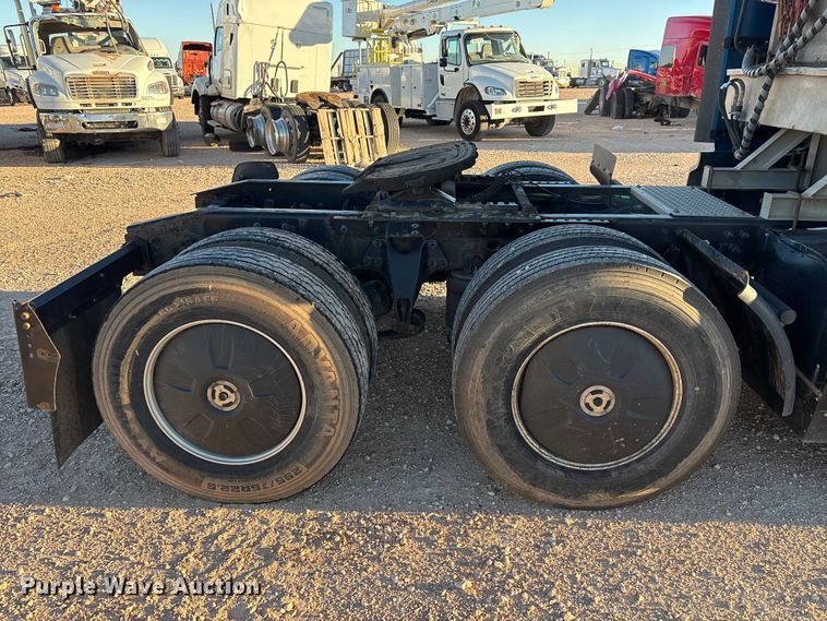 image for item YA1177 2019 International LT625 semi truck