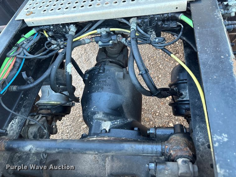 image for item YA1177 2019 International LT625 semi truck