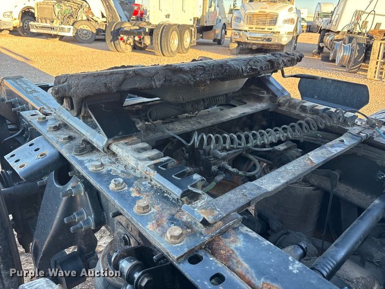 image for item YA1177 2019 International LT625 semi truck