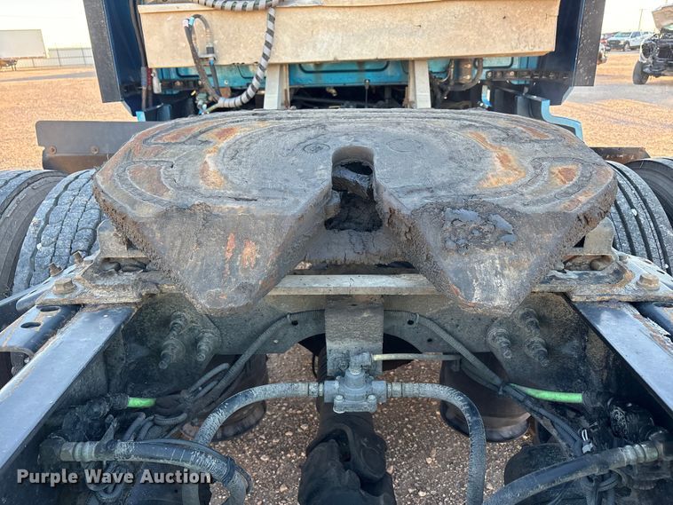 image for item YA1177 2019 International LT625 semi truck