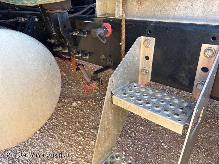 image for item YA1177 2019 International LT625 semi truck