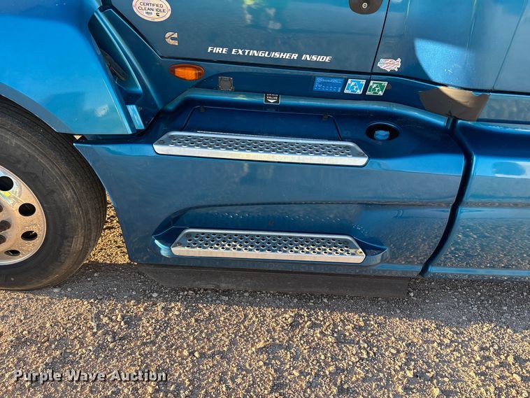 image for item YA1177 2019 International LT625 semi truck