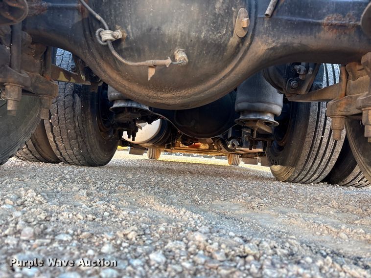 image for item YA1177 2019 International LT625 semi truck