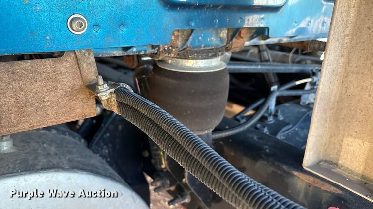 image for item YA1177 2019 International LT625 semi truck