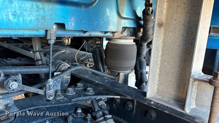 image for item YA1177 2019 International LT625 semi truck