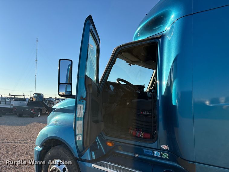 image for item YA1177 2019 International LT625 semi truck