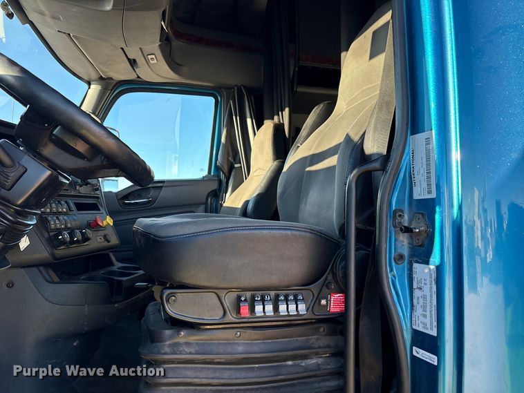 image for item YA1177 2019 International LT625 semi truck