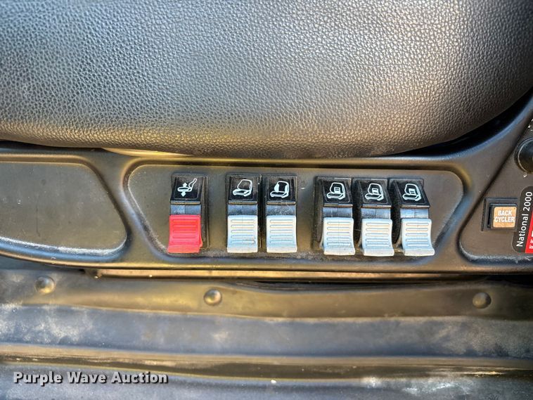 image for item YA1177 2019 International LT625 semi truck