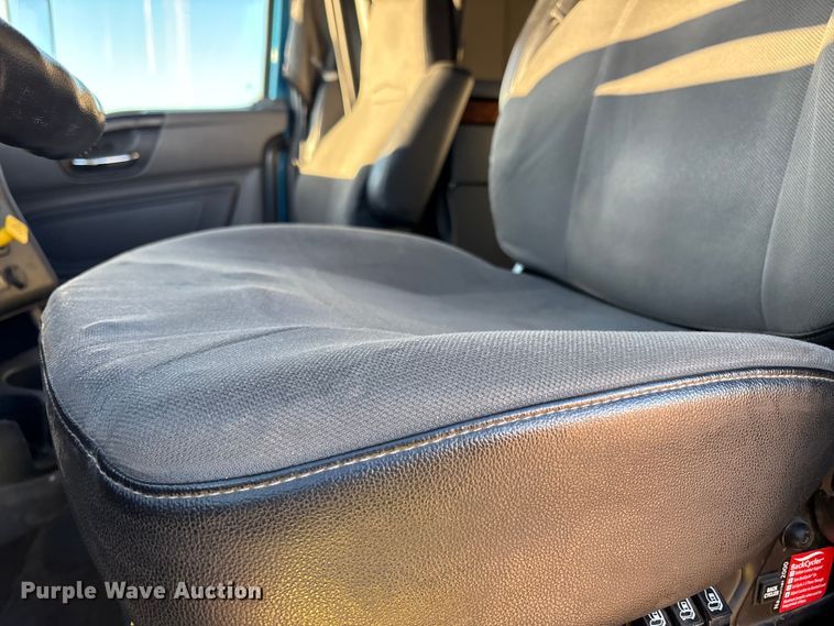 image for item YA1177 2019 International LT625 semi truck