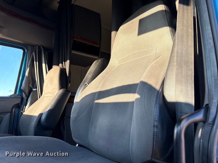 image for item YA1177 2019 International LT625 semi truck